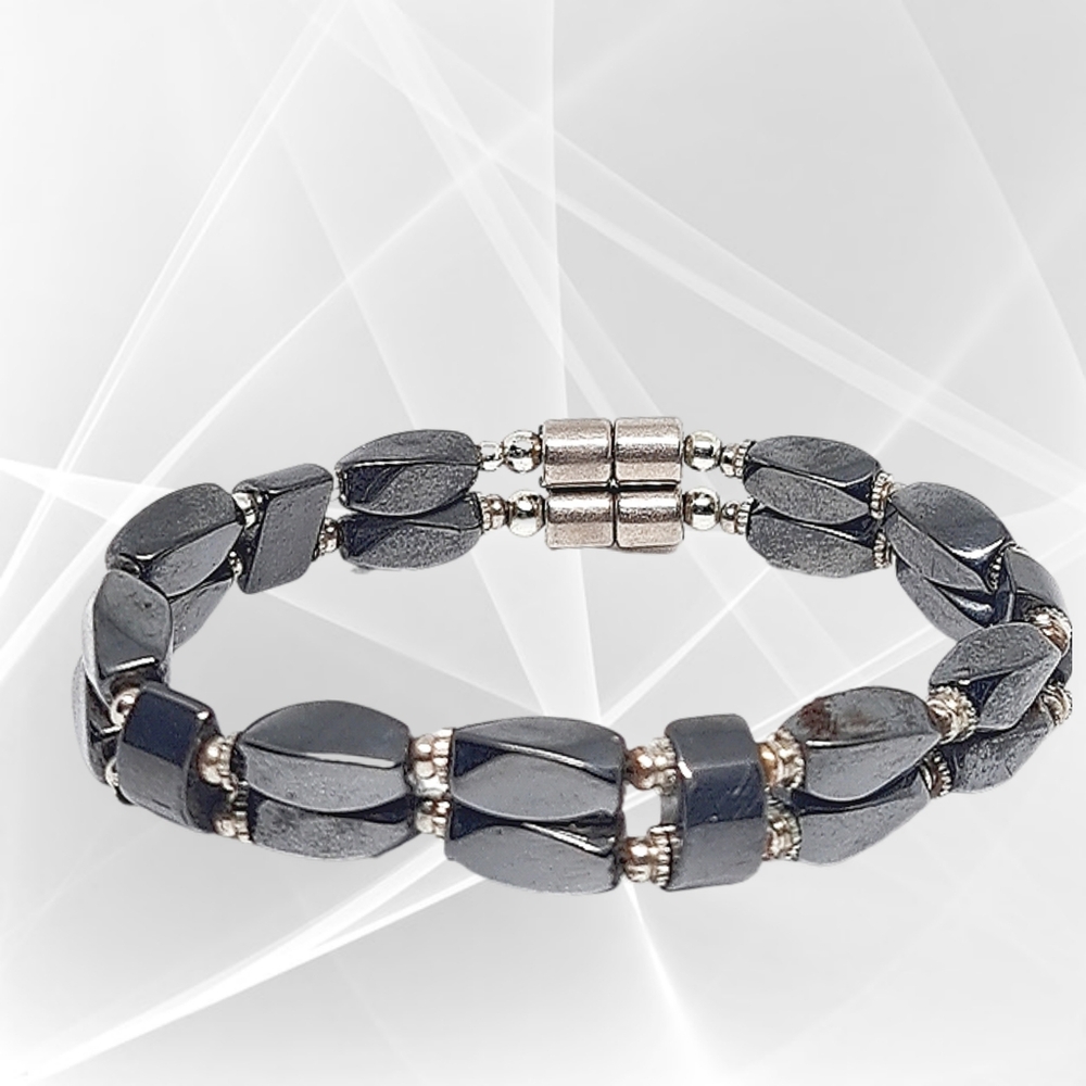 🌲10/$20. Dark Gray Hematite Beaded Bracelet with Magnetic Closure - Picture 1 of 7